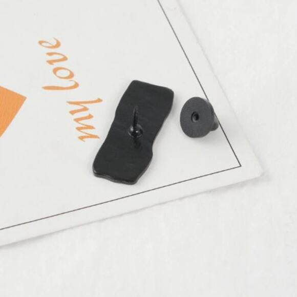 Set of 2 Stranger Things Pins Brooches I Believe - Picture 3 of 4